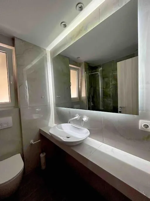 Apartment 95Sqm 7Min Center 2Bedroom Gas Heating Marble Wc 2 Smarttv Thessaloniki Griechenland